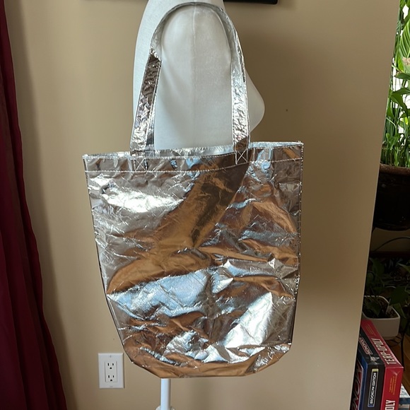 Soul Cycle Crinkle Reflective Tote Bag carry all - Picture 4 of 5